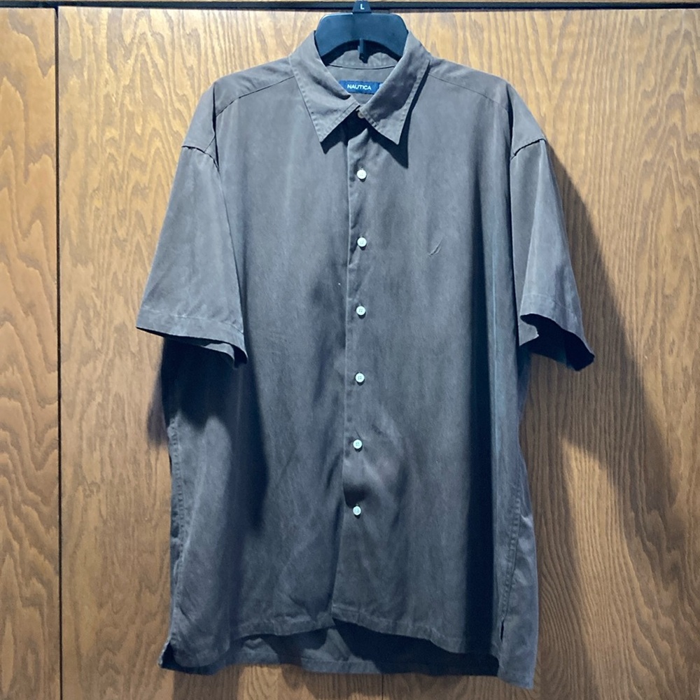 Men’s Nautical chocolate bottom down brown short sleeve dress shirt. Size XL
